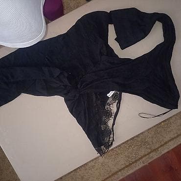 Lične stvari: Crna elegantna bluza sa čipkom - Materijal: lagan — 2