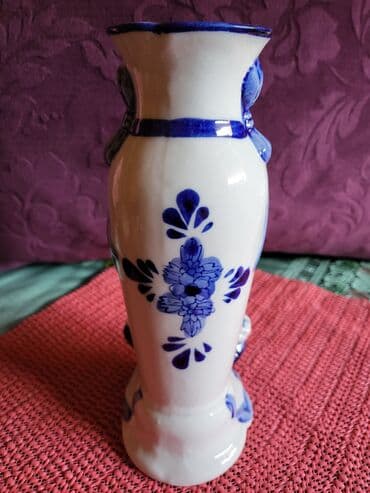 vaza sa cvecem crtez: Vaza nova delft,rucno oslikan holandski porcelan. 80te — 6