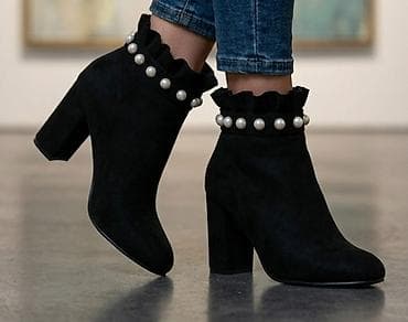 Lične stvari: Elegantne ženske anklet čizme na blok štiklu - Boja: crna - — 1