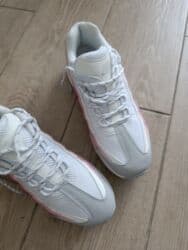 Flat shoes: 38.5 — 2