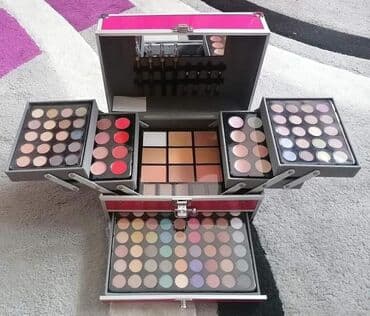 set sminke u koferu: Cena 4200din Komplet kofer sa sminkom odlican kvalitet sminke — 1
