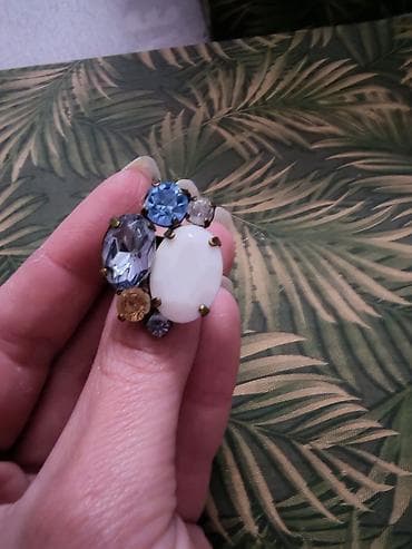 jakne nike: Prsten sa višebojnim kristalima - Efektan statement prsten sa niskom — 1