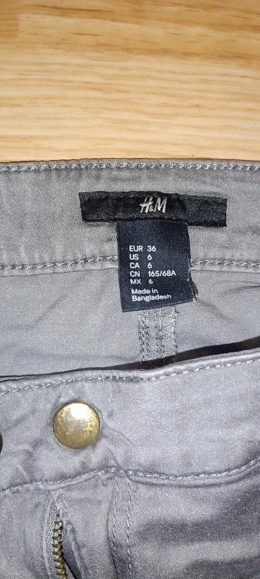 farmerke visoki struk: H&M ženske pantalone – model sa detaljima inspirisanim moto — 2
