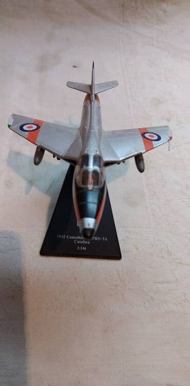 andrija i anđelka sve epizode: Avion Hawker Hunter T7 sve je original,slomljen gornji deo nosaca — 3