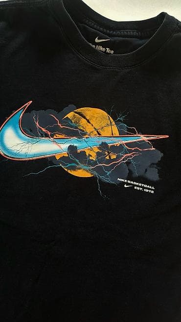 manje vece: Men's T-shirt Nike, bоја - Crna — 2