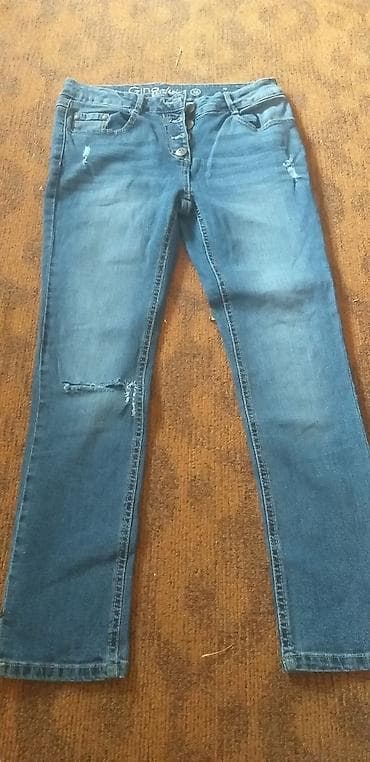 koji je ovo model patika: Ženske farmerke – 2 para 1) Stradivarius skinny super high waist - — 10