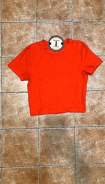 Kratka ženska majica – crvena - Kroj: crop/kratka dužina, ravnog