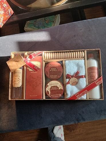 velicina kacketa: Poklon set za negu tela – IDC Institute Honey & Vanilla Sadržaj — 1