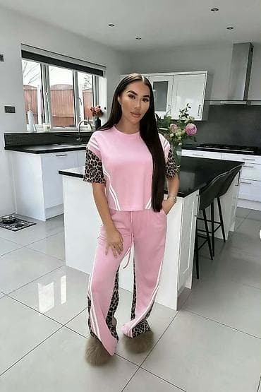 Skirts: Komplet
Cena 2800
Uni vel.
V22 — 6