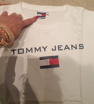 c a zimske jakne: Tommy HILFIGER - Tommy jeans bela majica. Velicina xl, ali manja — 2