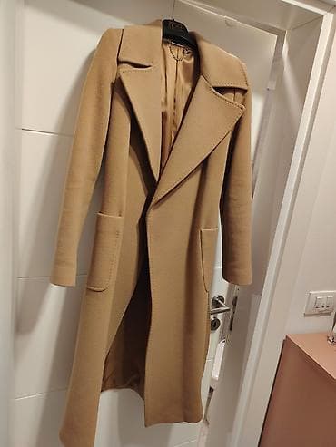 Mona elegantan ženski kaput u boji kamila (camel), dugačak kroj do