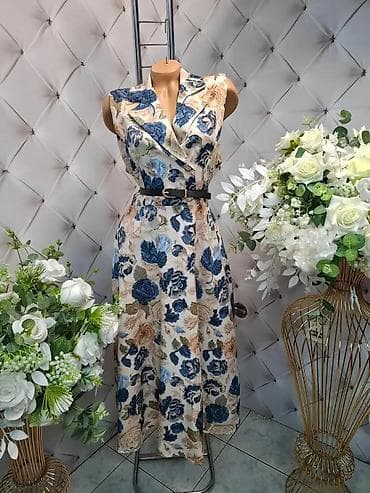 Haljine: Elegantna midi haljina bez rukava sa rever kragnom i pojasom - Kroj — 3