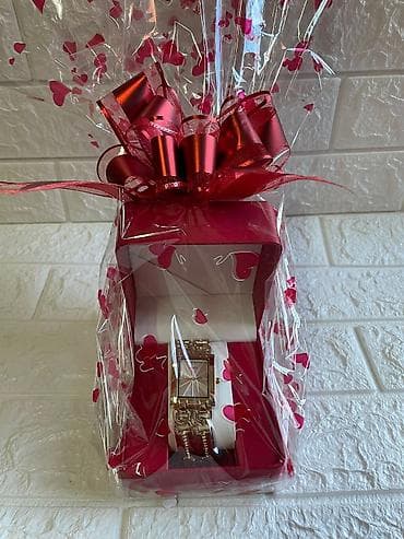 03. Sat u kutiji u poklon pakovanju
Cena:3300din