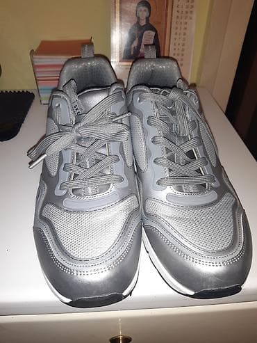 patike skechers: Sive sportske patike sa vazdušnim jastukom u đonu. obuvene par puta — 1