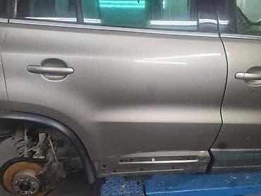 ZADNJA VRATA ZA VOLKSWAGEN TIGUAN OD 2009. DO 2015. GOD. - STAKLO |