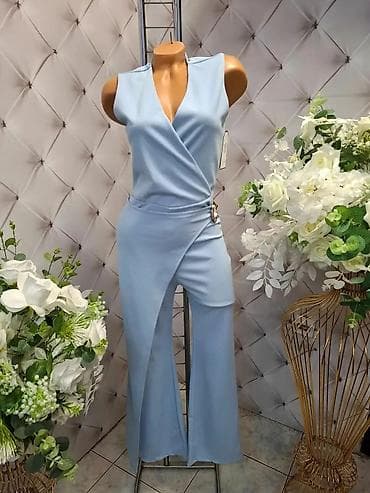 suknje sa slicem: Elegantni ženski kombinezon – svetloplave boje - Kroј: bez rukava — 1