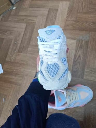 patike sa greskom: New Balance, 38 — 3