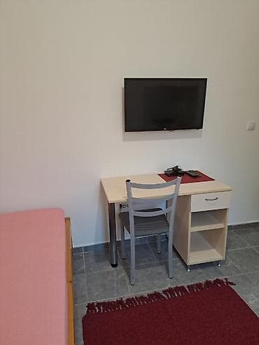 soba za izdavanje beograd: Zemun, Nova Galenika, izdajem sobu za zaposlenu osobu, u prizemlju — 2
