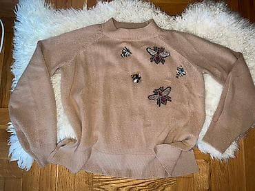 Hm dzemper- bež/braon boje. Sa kristalnim ukrasima. Topao i mekan