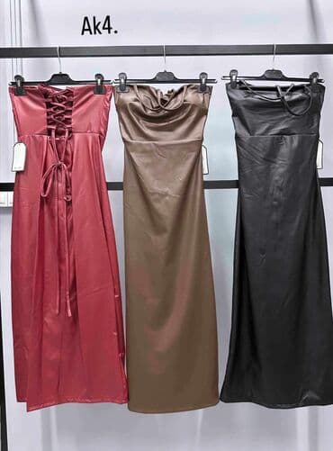 Donji delovi trenerke: S M L
2200din⭐️ — 2