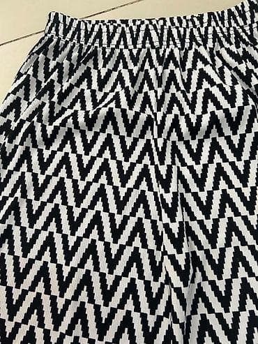 pletene: Crno-bele široke pantalone sa zig-zag šarom. - Kroj: ravne, široke — 2