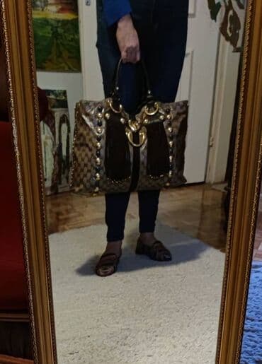 Ostali aksesoari: Gucci. Fantastična.

Bez ikakvih nedostataka.
45cm x 28cm x 10cm — 7