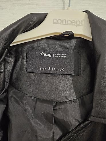 Ženska odeća: Sinsay crna jakna, malo nošena, S veličina, imitacija kože. Kopčanje — 6