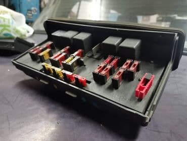 osigurac za instrument tablu: Tabla osigurača Lada 2107 Riva,2104 Karavan n.tip.Tabla sa ubodnim — 6