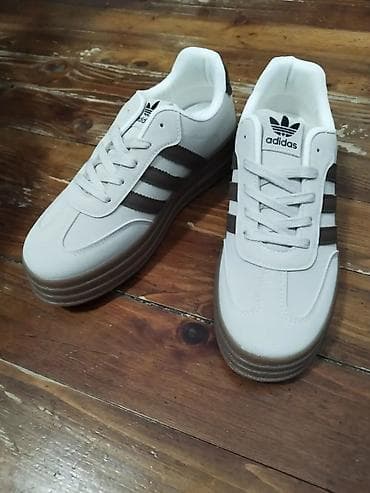 narandžaste patike: Adidas patike – bele sa braon detaljima - Model sa tri prepoznatljive — 4
