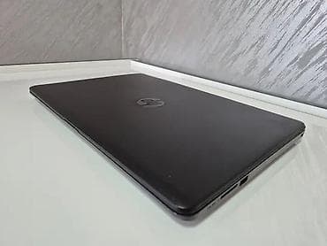 staklo: ,HP laptop sa ekranom većeg formata, u crnoj boji, pogodan za — 2