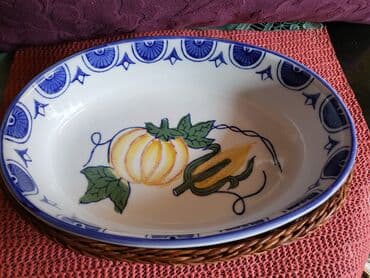 delimano servis beograd: Porcelanska nova cinija-posuda sa korpom. Visina. 6cm. Duzina — 4