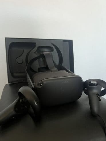 game stick konzola: Oculus Quest 2 VR naglavni set u crnoj boji, dolazi sa dva kontrolera — 1