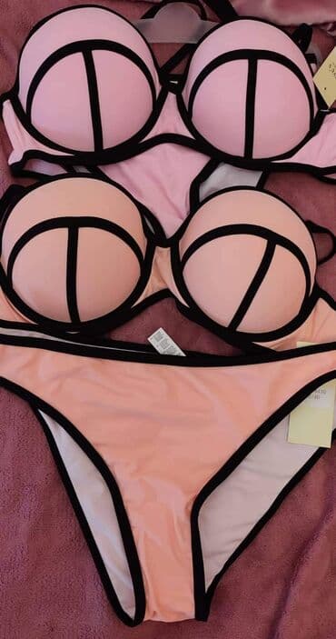 lindex kupaći kostimi: Push up
Veličina 40 42
Cena 1250 din — 2