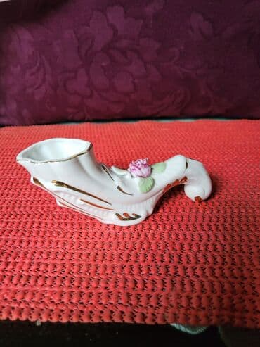 solje zajecar: Figura nova tkz opanak,Zajecar porcelan 70te. Figura,vazica nova — 2