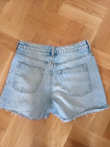 ugg sandale: Ženske teksas šorts pantalone – svetlo plava ispirana nijansa. - — 2