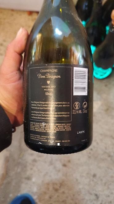 razne stvari na prodaju: Prazne flase Dom Peringnon od 0.7l Prodajem Prazne flase Dom — 5