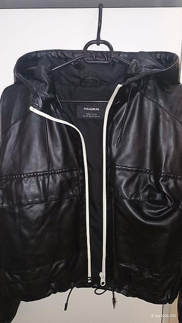 crne jakne: Pull&Bear crna jakna sa kapuljačom - Model: kratka, urbanog kroja — 4