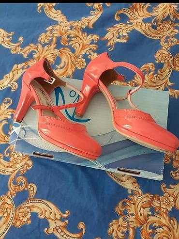 Sandale: Ženske lakovane sandale na štiklu – kajsija boja - Model: T-strap (T — 3