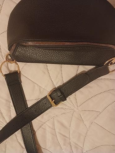 Crna torbica preko ramena/struka (belt bag/bum bag) od teksturirane