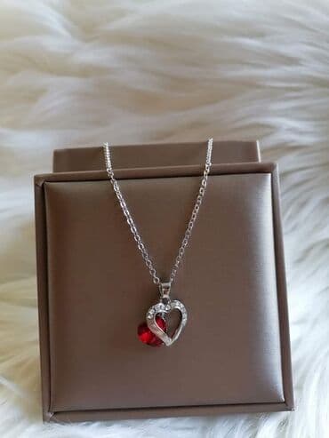 Ogrlica sa priveskom na lalafo.rs Ogrlica sa priveskom