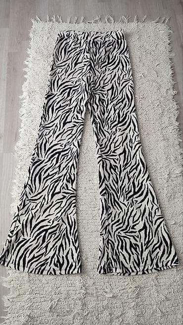 Ženske pantalone sa zebra printom - Model: širene nogavice (flare) — 1