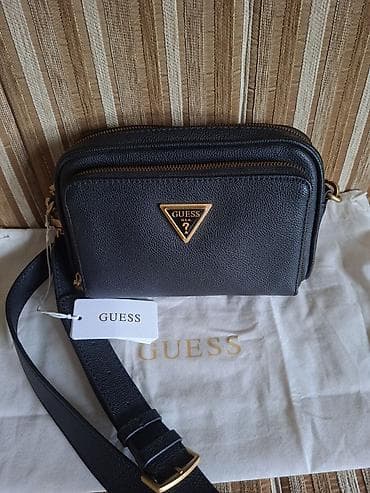 GUESS ženska crossbody torba - Model: kompaktna kamer-torba sa