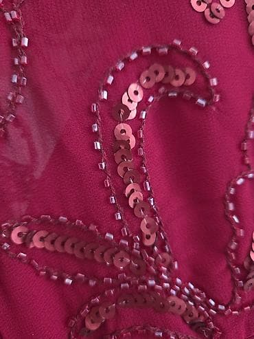 dioptrija plus 1: Elegantna bordo haljina sa ručnim vezom i šljokicama - Boja: duboka — 4