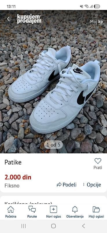 sat muški: Nike bele patike sa crnim Swoosh logom. Niski profil, klasičan — 1