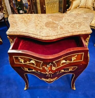 Antique Dressers: 𝐊𝐨𝐦𝐨𝐝𝐚 𝐋𝐮𝐣 𝐗𝐕,𝐨𝐛𝐨𝐠𝐚ć𝐞𝐧𝐚 𝐬𝐚 𝐞𝐥𝐞𝐦𝐞𝐧𝐭𝐢𝐦𝐚 𝐨𝐝 𝐩𝐨𝐳𝐥𝐚ć𝐞𝐧𝐞 𝐛𝐫𝐨𝐧𝐳𝐞 𝐢 𝐦𝐞𝐫𝐦𝐞𝐫𝐧𝐨𝐦 — 3