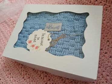 helanke sa trakama za stopala: Ćebence za bebe.
Dimenzija 53 x 43 cm.
Akril 100% — 3