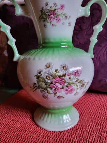 vaza sa cvecem crtez: Vaza nova iz 70ih. god. jugoporcelan. Visina. 27,5cm — 3