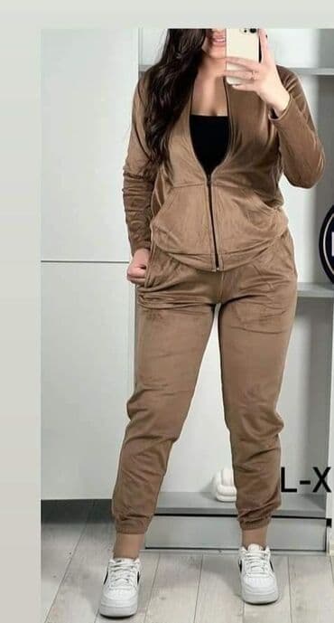 trenerka iz nemacke: Plisane trenerke,vece velicine.
2.700
L,XL,2XL,3XL — 15