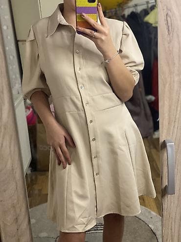 Bež košulja-haljina elegantnog, minimalističkog kroja. - Model: A-kroj