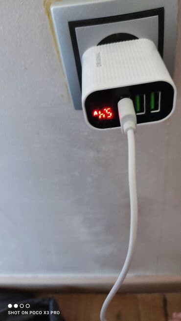 retro telefoni: Adapter za USB sa LCD ekranom boja bela i crna — 4
